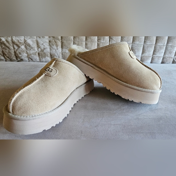 UGG Discoquette Slide Slipper, Size 8 - Picture 7 of 8